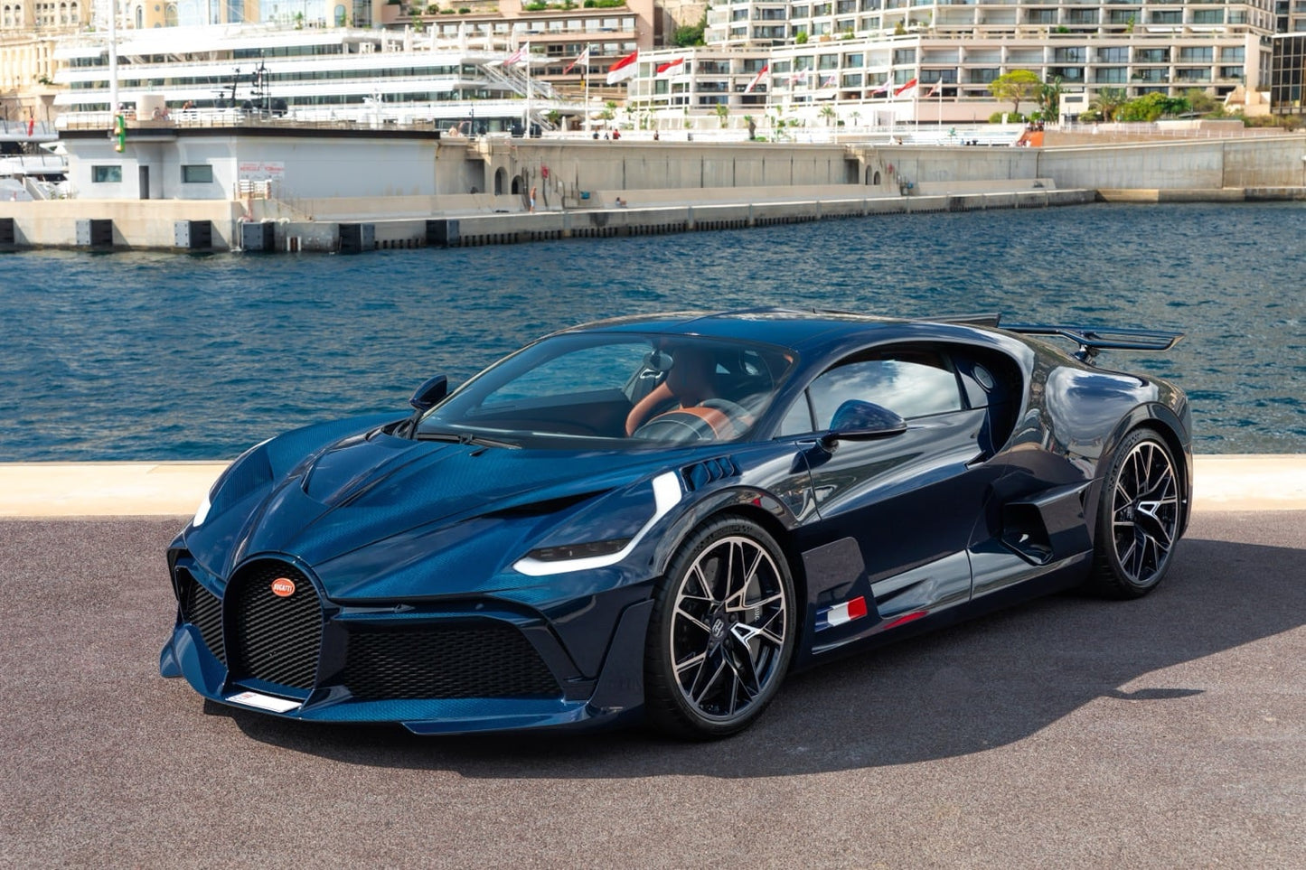 PREORDER HH Model 1:18 Bugatti Divo (Blue Carbon Fiber)
