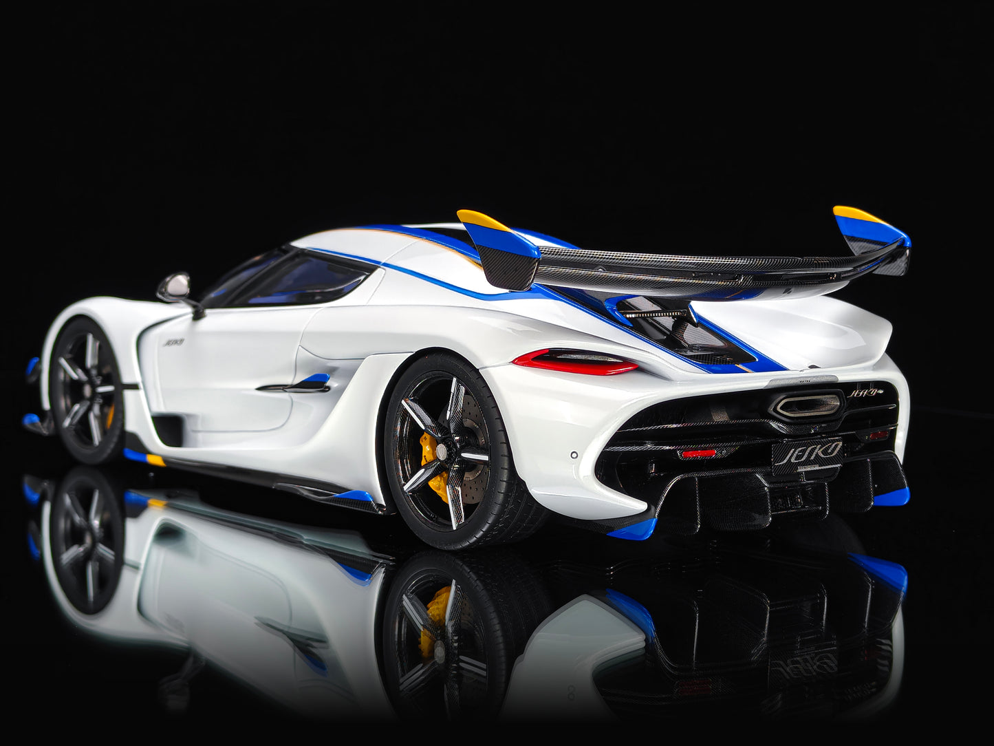 PREORDER Frontiart 1:18 Koenigsegg Jesko (Crystal White)
