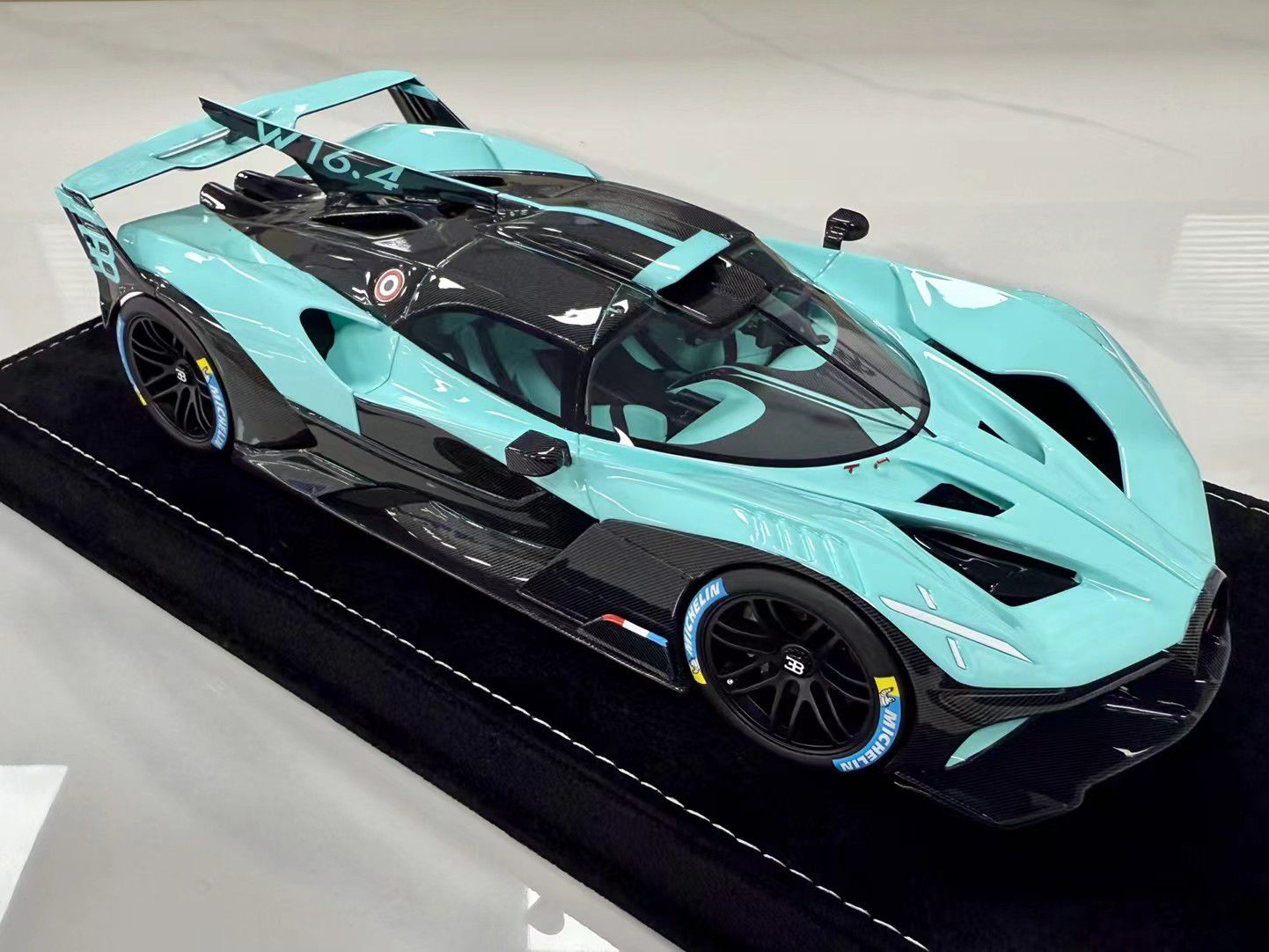 Henson & Heaven 1:18 Bugatti Bolide (Tiffany Blue)
