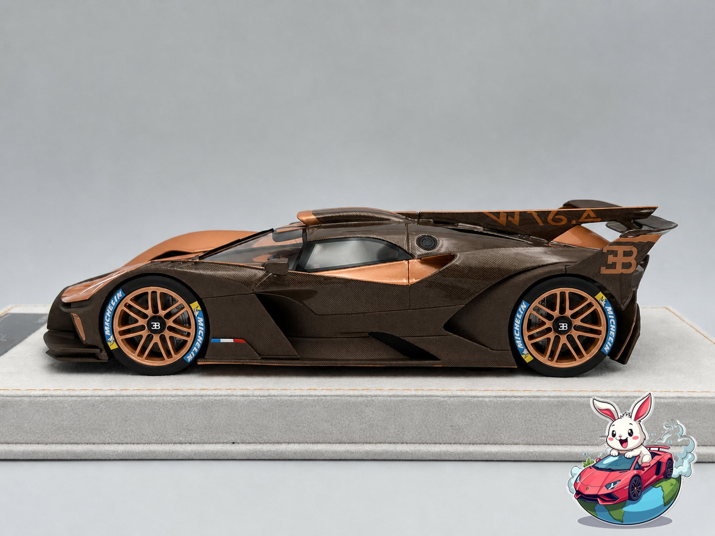 PREORDER Henson & Heaven 1:18 Bugatti Bolide (Brown Carbon) - Exclusive Model