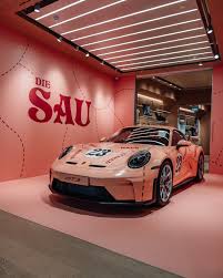 PREORDER 1:18 Porsche 992 GT3 RS Weissach Package 'Pink Pig'