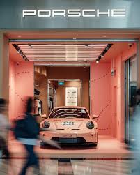 PREORDER 1:18 Porsche 992 GT3 RS Weissach Package 'Pink Pig'