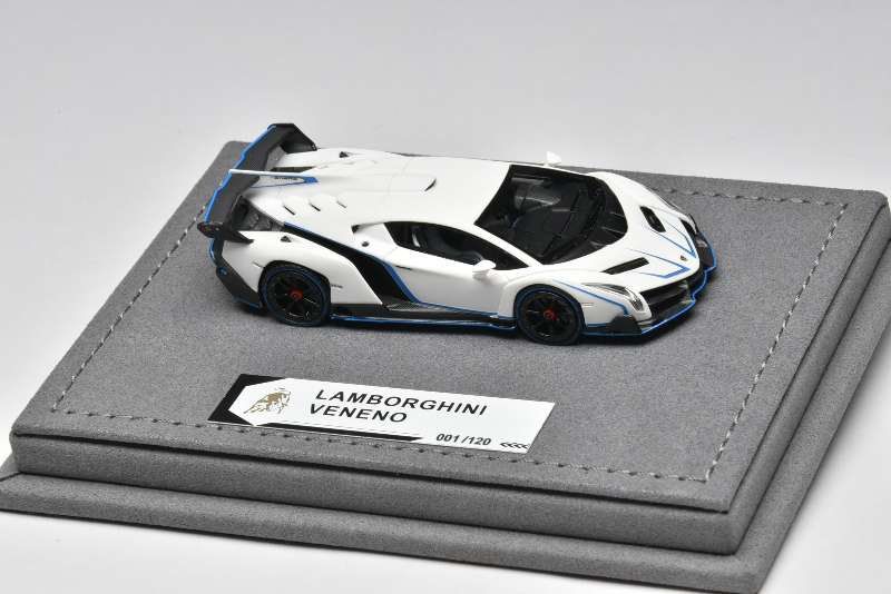 Pantheon Models 1:64 Lamborghini Veneno LP750-4 (White/Blue)