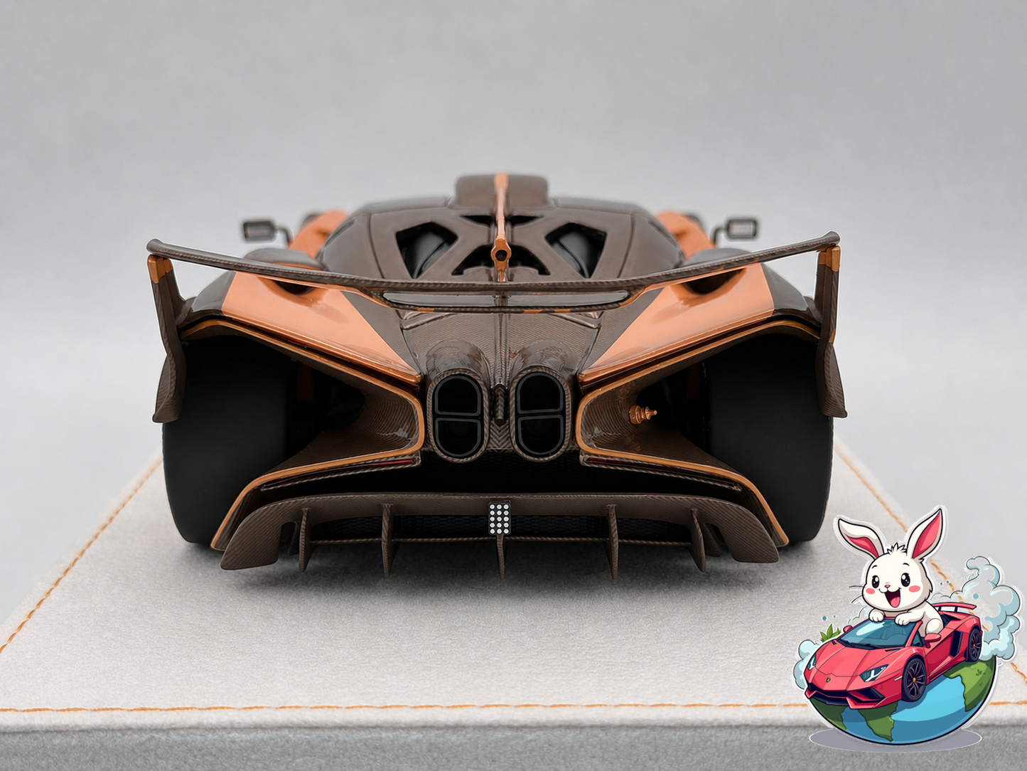 PREORDER Henson & Heaven 1:18 Bugatti Bolide (Brown Carbon) - Exclusive Model